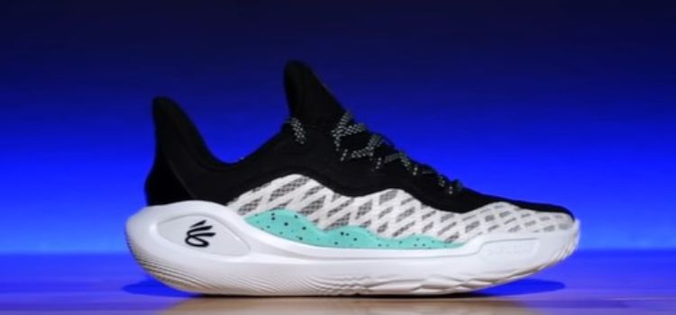 Under Armour women's basketball Shoes